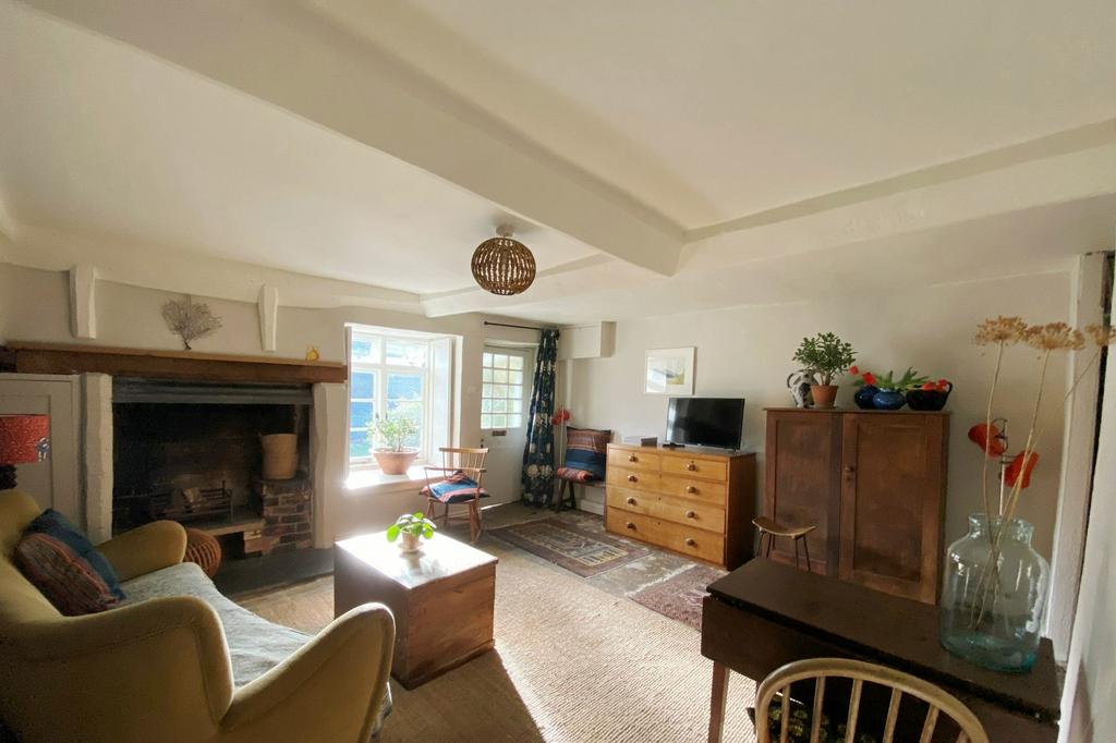 TIPTON ST JOHN, DEVON, EX10 2 bed cottage £275,000