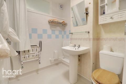 11 Frazer Close, Romford, RM1 2DF
