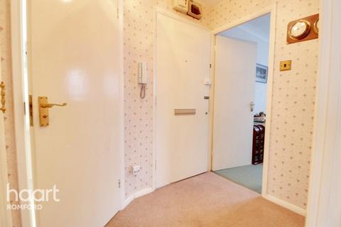 11 Frazer Close, Romford, RM1 2DF
