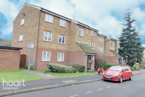 11 Frazer Close, Romford, RM1 2DF