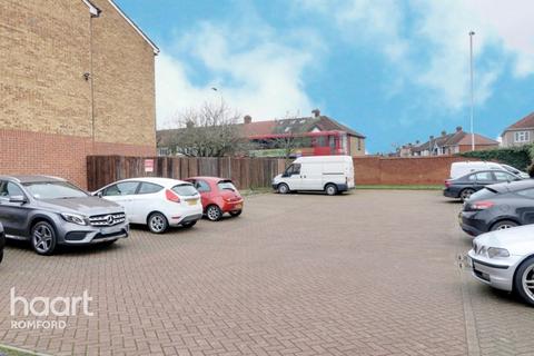 11 Frazer Close, Romford, RM1 2DF