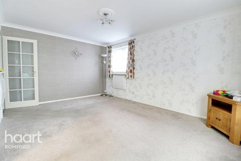 11 Frazer Close, Romford, RM1 2DF