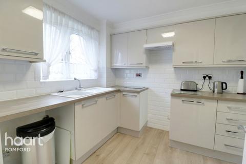11 Frazer Close, Romford, RM1 2DF
