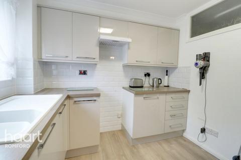 11 Frazer Close, Romford, RM1 2DF