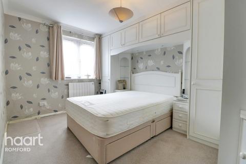 11 Frazer Close, Romford, RM1 2DF