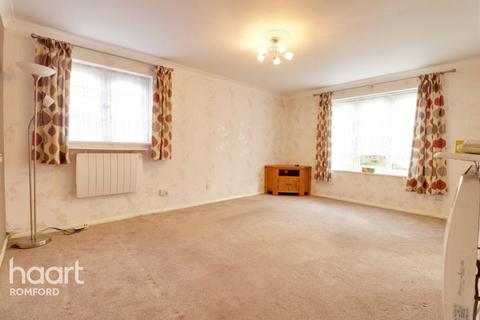 11 Frazer Close, Romford, RM1 2DF