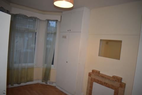 319 Acton Lane, London, W3 8NT