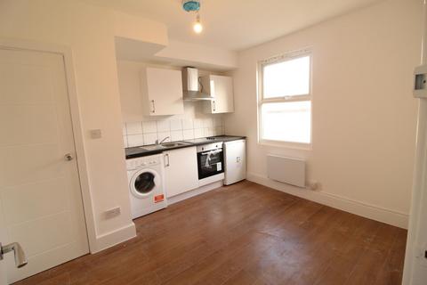 Studio to rent, Seven Sisters, Holloway Road N7