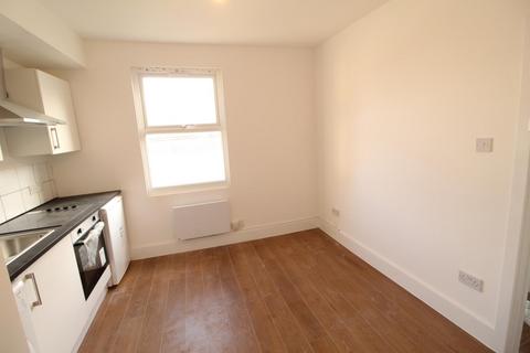 Studio to rent, Seven Sisters, Holloway Road N7