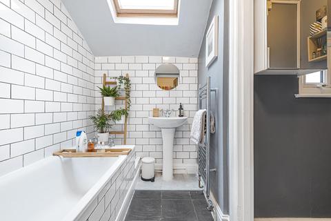 47a Bickersteth Road, London, SW17 9SH