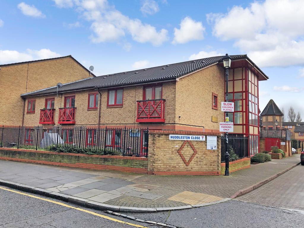 2 Huddleston Close, London, E2 9NR 1 bed apartment £225,000