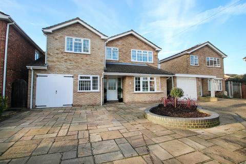 5 Bracken Dell, Rayleigh, SS6 8LP