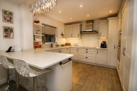 5 Bracken Dell, Rayleigh, SS6 8LP