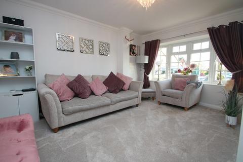 5 Bracken Dell, Rayleigh, SS6 8LP