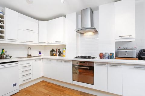 2 bedroom flat for sale, Clapham Common North Side, Battersea, London