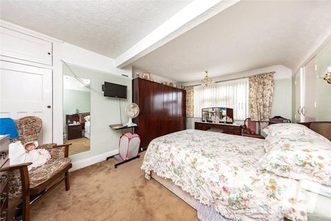 30 Meadow Way, Upminster, RM14 3AD