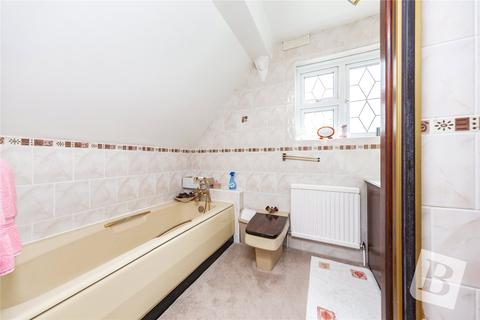 30 Meadow Way, Upminster, RM14 3AD