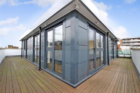 3 bedroom penthouse to rent, Tara Apartments, Commercial Road, Whitechapel, London