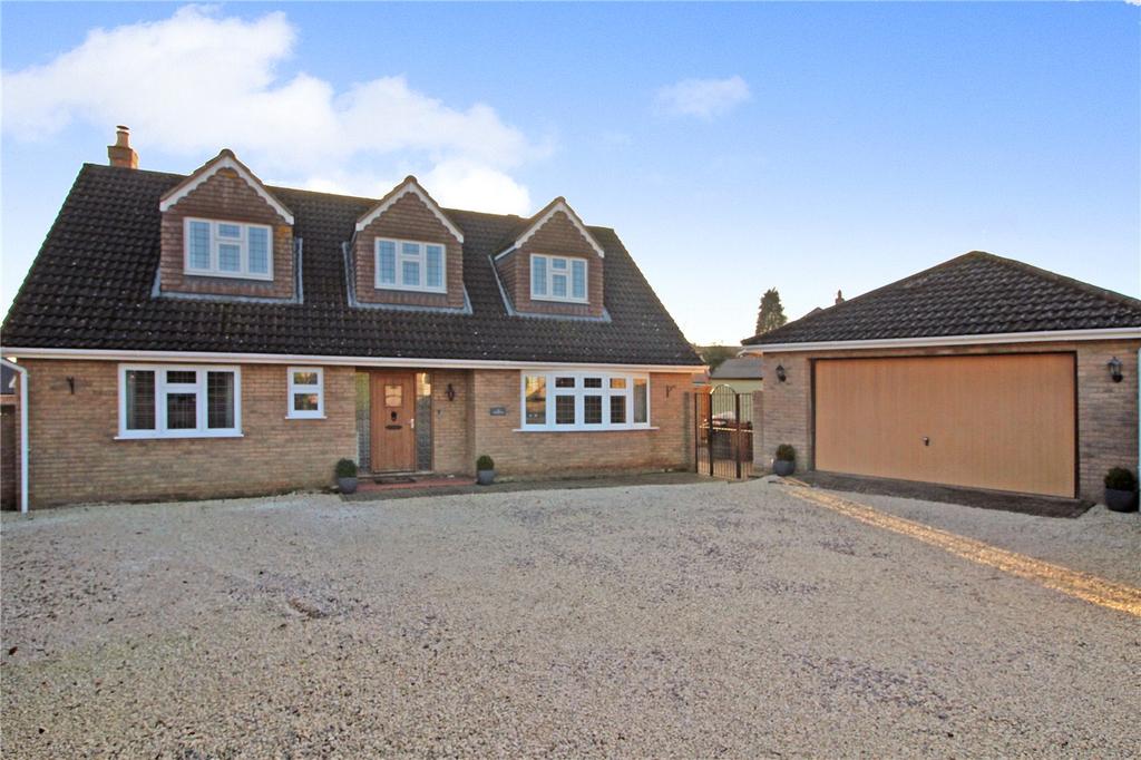 Romany Walk, Poringland, Norwich... 4 bed detached house £475,000