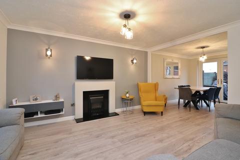 2 Felstead Close, Dosthill, Tamworth, B77 1QD