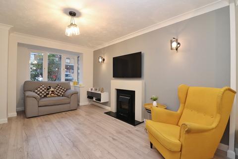 2 Felstead Close, Dosthill, Tamworth, B77 1QD