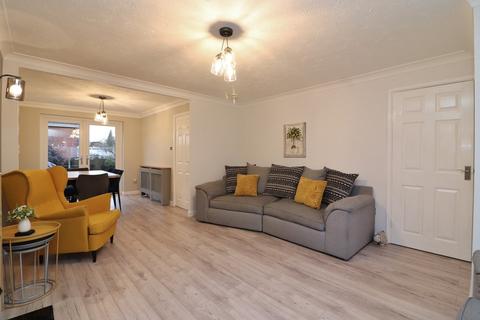 2 Felstead Close, Dosthill, Tamworth, B77 1QD