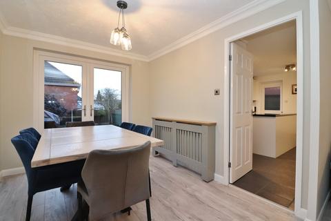 2 Felstead Close, Dosthill, Tamworth, B77 1QD