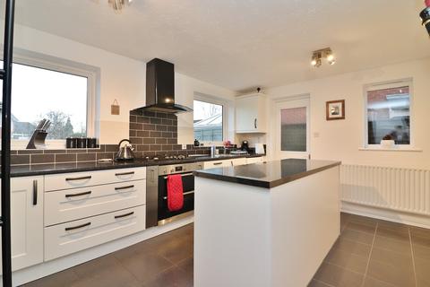 2 Felstead Close, Dosthill, Tamworth, B77 1QD
