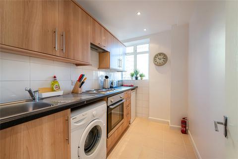 Studio to rent, Euston Road, NW1