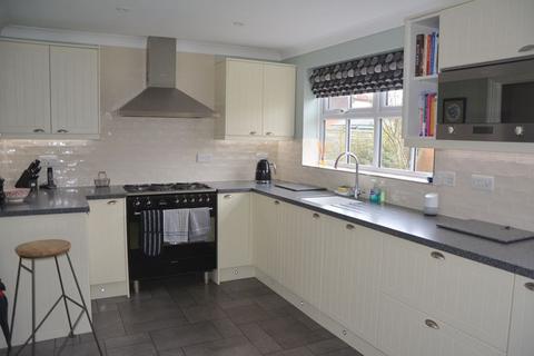27 Bathurst Close, Burnham-on-sea, TA8 2SZ