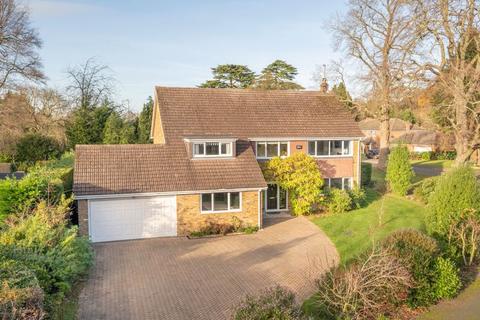 19 Fairacres, Cobham, KT11 2JW