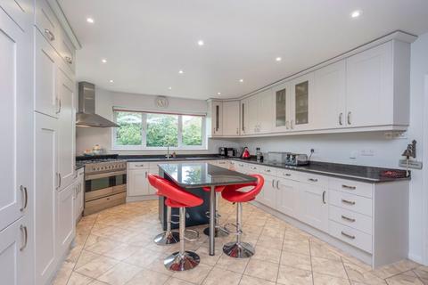 19 Fairacres, Cobham, KT11 2JW