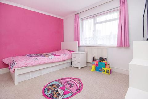15 Atherfield Road, Southampton, SO16 9NN