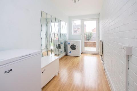 15 Atherfield Road, Southampton, SO16 9NN