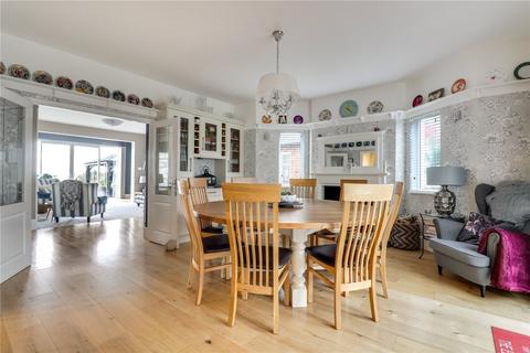35 Thorpe Esplanade, Thorpe Bay, Southend-on-sea, SS1 3BA