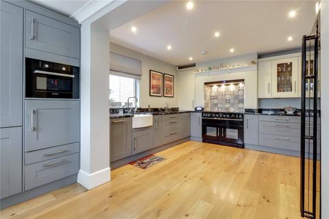 35 Thorpe Esplanade, Thorpe Bay, Southend-on-sea, SS1 3BA