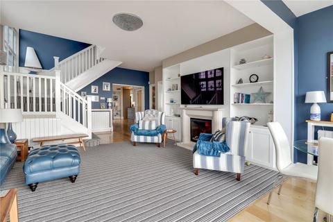 35 Thorpe Esplanade, Thorpe Bay, Southend-on-sea, SS1 3BA