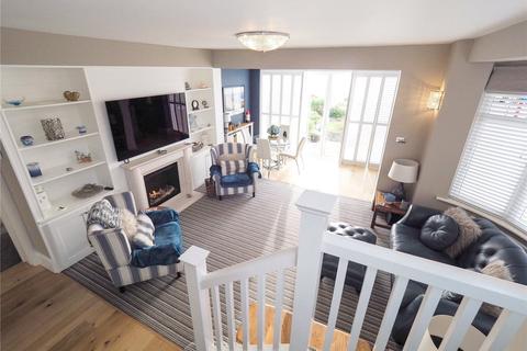 35 Thorpe Esplanade, Thorpe Bay, Southend-on-sea, SS1 3BA