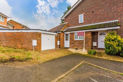 7 Akister Close, Buckingham, MK18 7HT