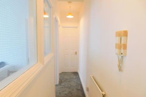 1 bedroom flat to rent, Fairfield Avenue, Staines TW18 4AB