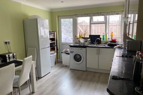 1 bedroom in a house share to rent, *AVAILABLE 10th January* Walpole Road, Bournemouth