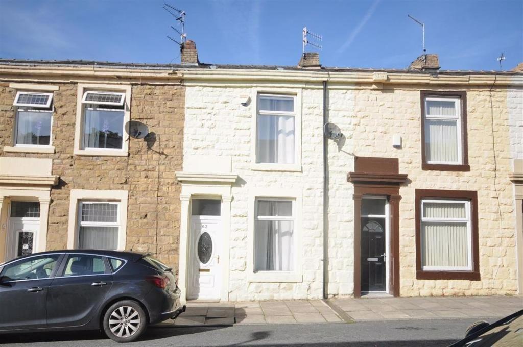 Pickup Street, Clayton Le Moors Accrington 2 bed terraced house £450