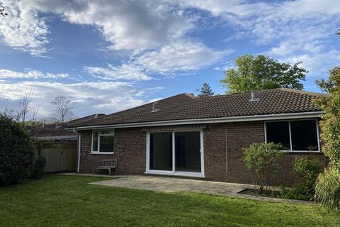 3 bedroom detached bungalow to rent, Upper Station Road, Henfield