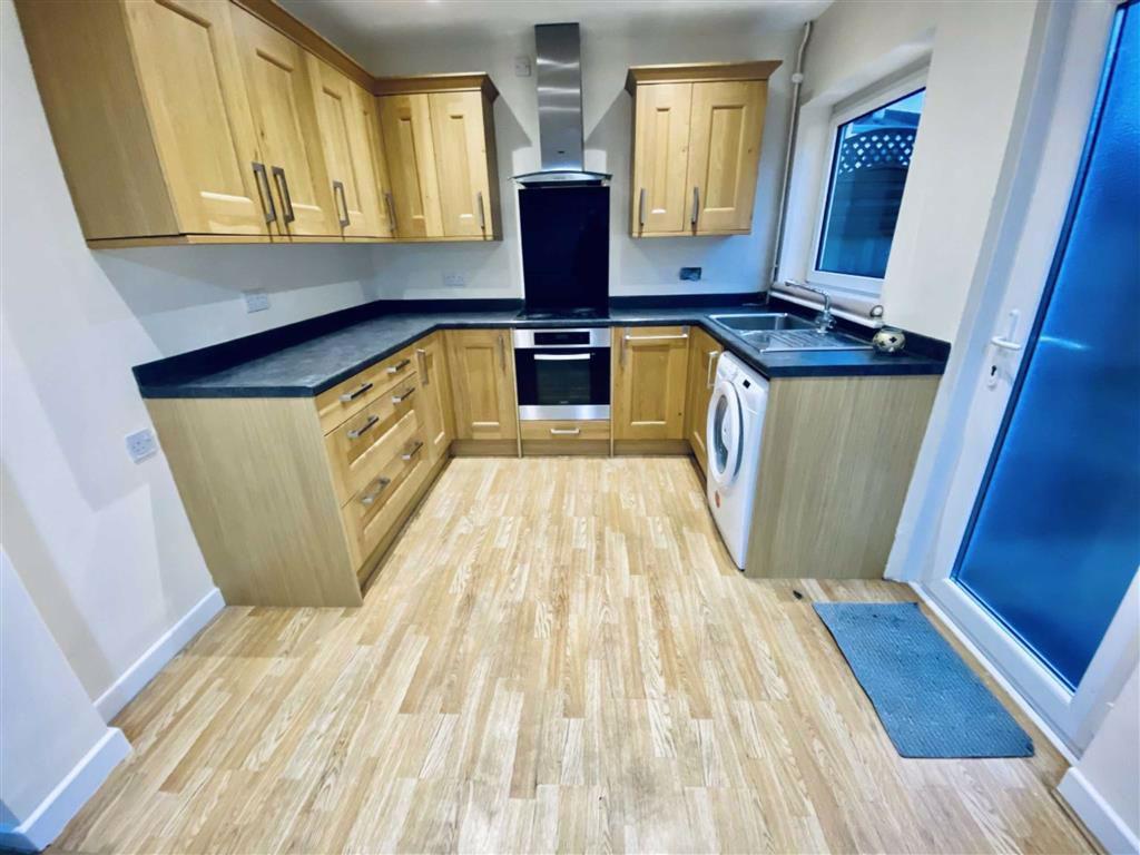 Ridgeway, Killay, Swansea 3 bed semidetached house £195,000