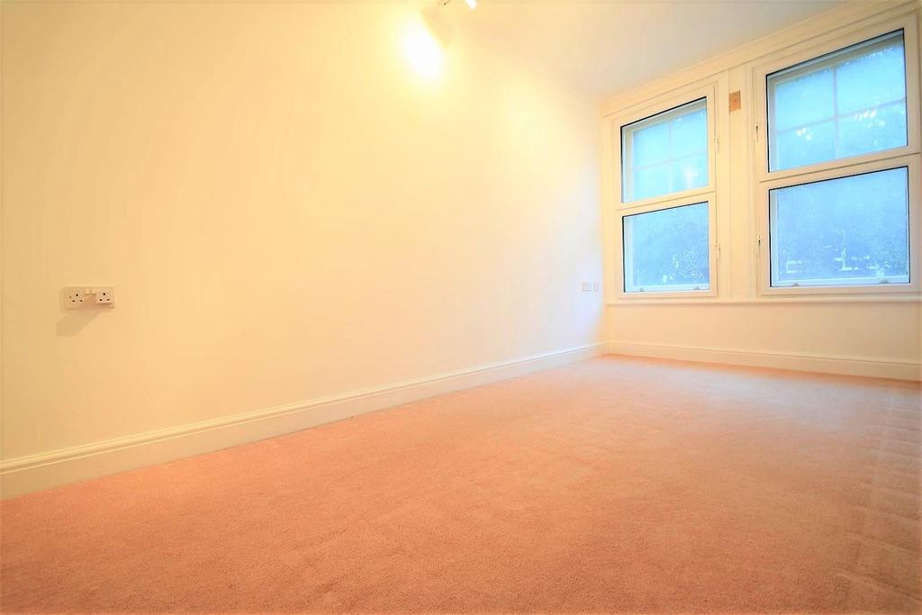 Bedroom 1.jpg