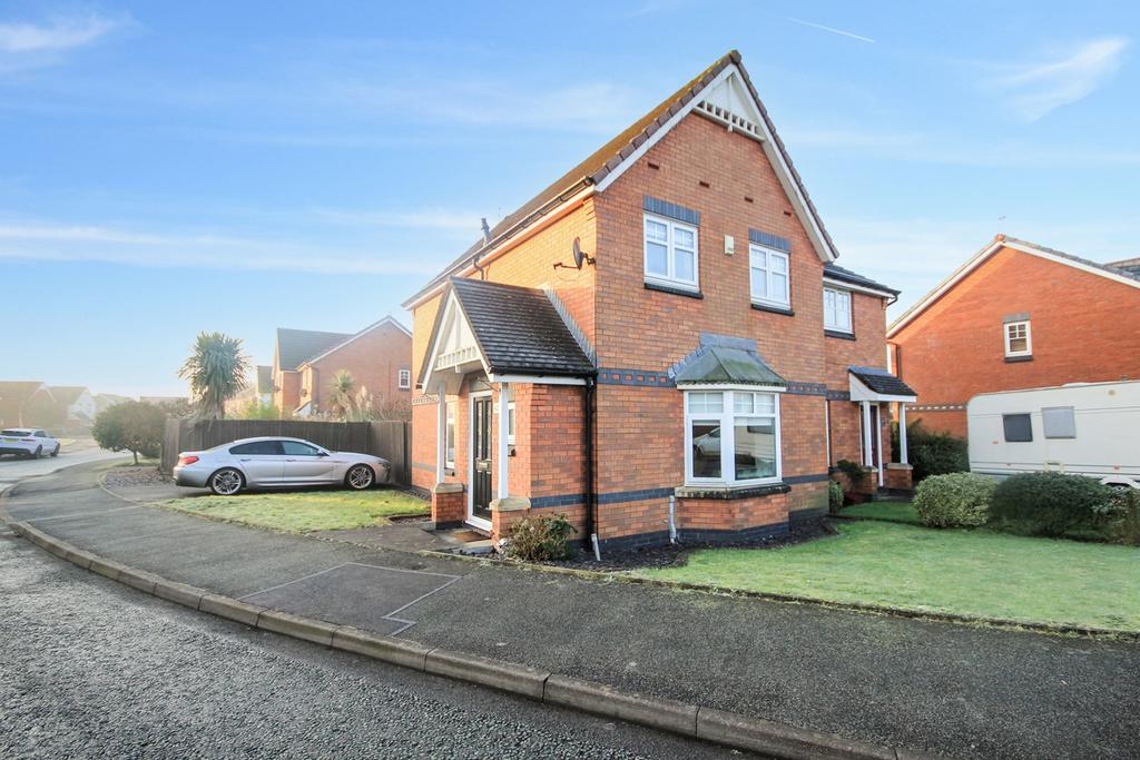 Makerfield Drive, NewtonleWillows... 3 bed semidetached house £195,000