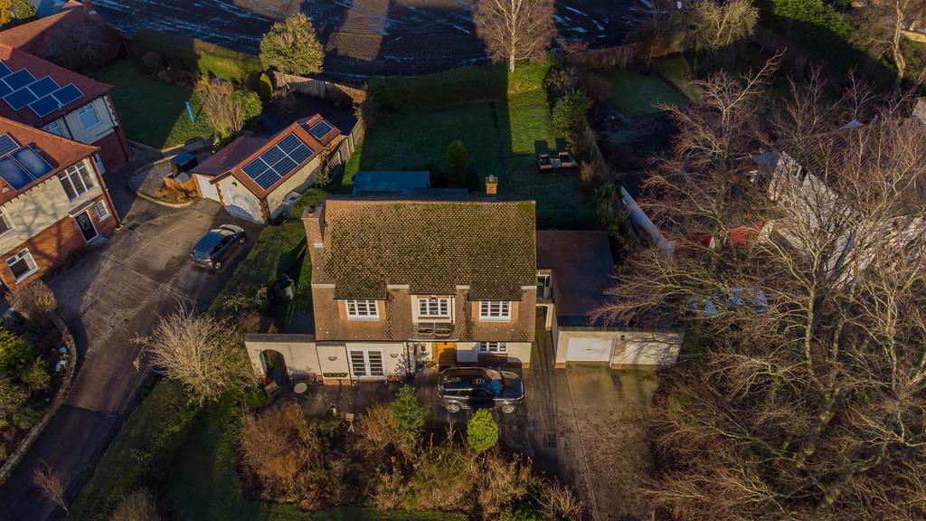 Durham Road, Auckland 4 bed detached house £400,000