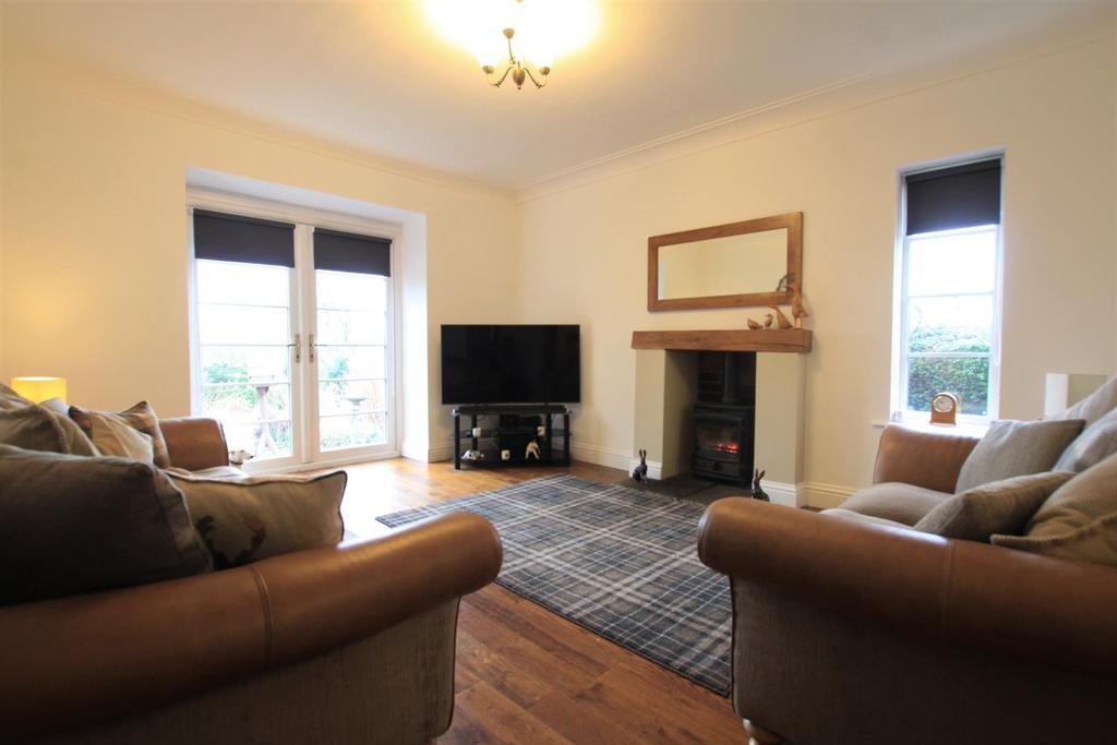 Durham Road, Auckland 4 bed detached house £400,000