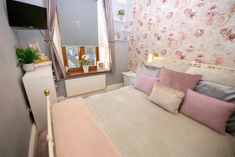 33 Temperance Field, Wyke, Bradford, BD12 9NR