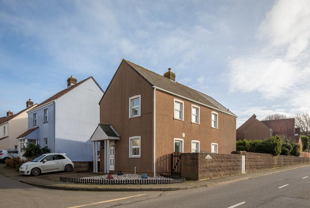 La Route De Maufant, St. Saviour, Jersey 3 bed detached house £725,000